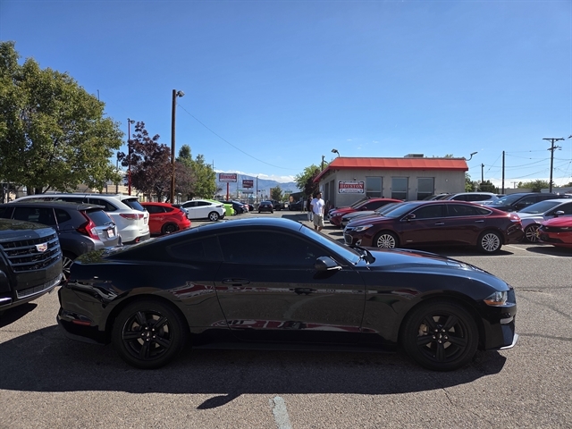 2018 Ford Mustang EcoBoost photo 2