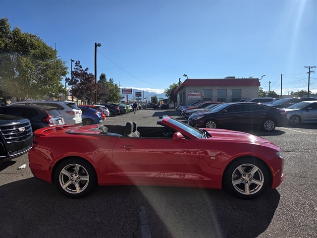 2020 Chevrolet Camaro 1LT photo 2