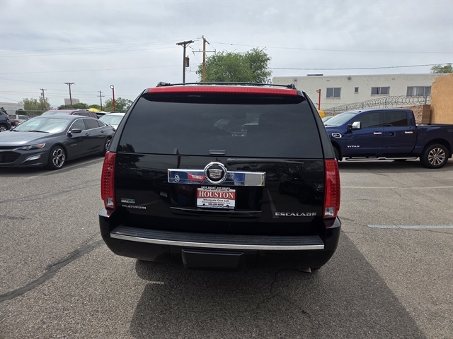 2011 Cadillac Escalade AWD Platinum Edition's photo