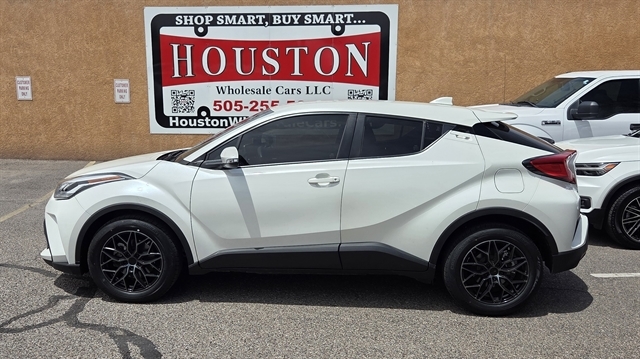 2021 Toyota C-HR LE's photo