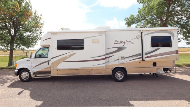 2005 FORD E-450