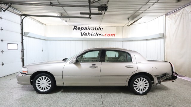 2003 Lincoln Town Car