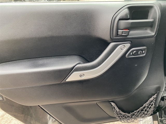 2013 Jeep Wrangler Unlimited Sahara - Photo 11