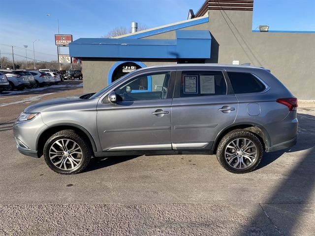 2017 Mitsubishi Outlander SEL S-AWC's photo