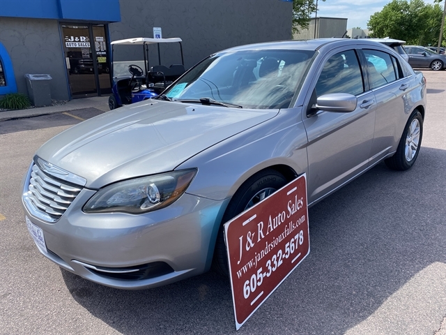 2013 Chrysler 200 Touring's photo