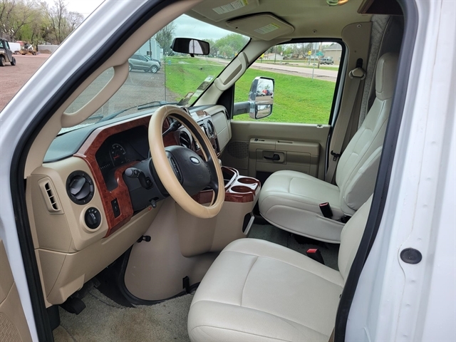 2013 Ford Econoline - Photo 9