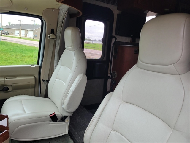 2013 Ford Econoline - Photo 13