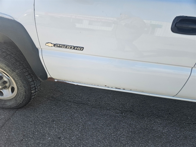 Used 2005 Chevrolet Silverado 2500HD Work with VIN 1GCHK23U15F877317 for sale in Gettysburg, SD