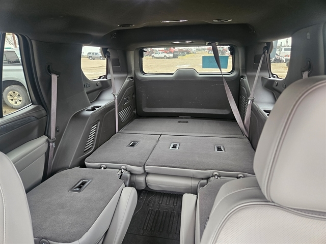 2023 Gmc Yukon SLT photo 3