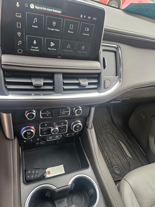 2023 Gmc Yukon SLT photo 4