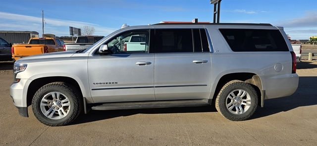 2019 Chevrolet Suburban LT's photo