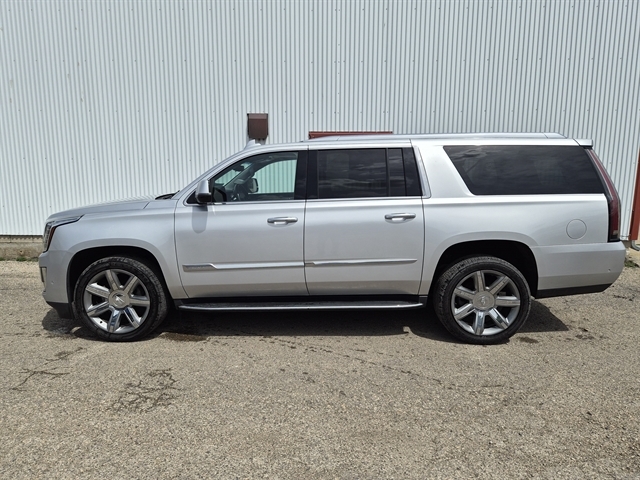 2017 Cadillac Escalade ESV AWD Luxury's photo