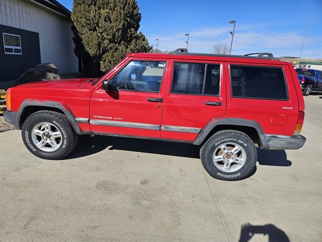Used 2001 Jeep Cherokee SPORT with VIN 1J4FF48S91L603304 for sale in Onida, SD
