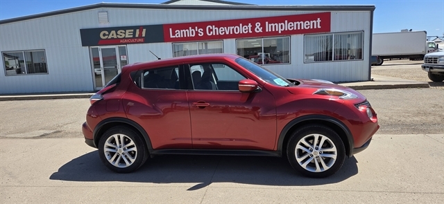 2016 Nissan Juke S AWD CVT's photo