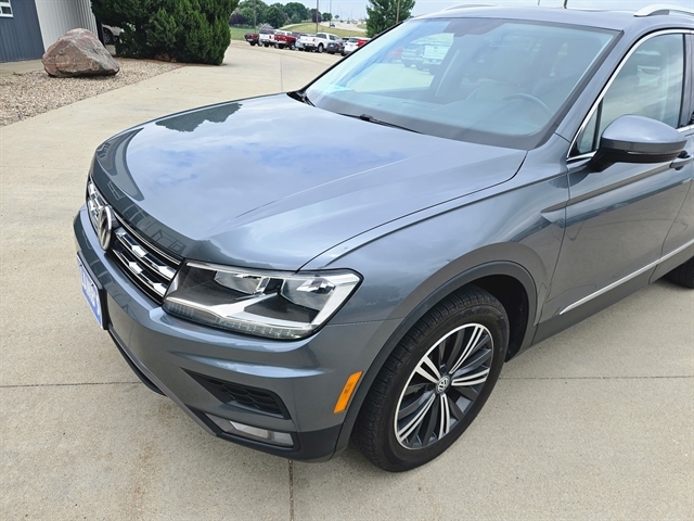 Used 2018 Volkswagen Tiguan SEL with VIN 3VV2B7AX4JM101307 for sale in Onida, SD