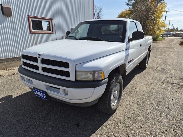 Used 1998 Dodge Ram Pickup ST with VIN 1B7HF13Z8WJ245794 for sale in Onida, SD
