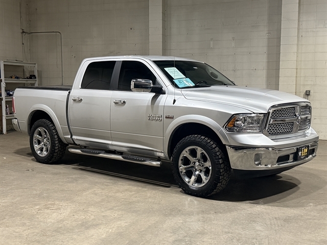 2017 Ram 1500 Laramie photo 2