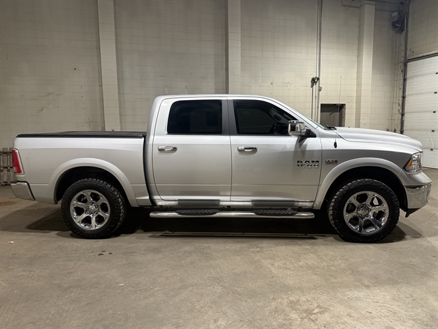 2017 Ram 1500 Laramie photo 3