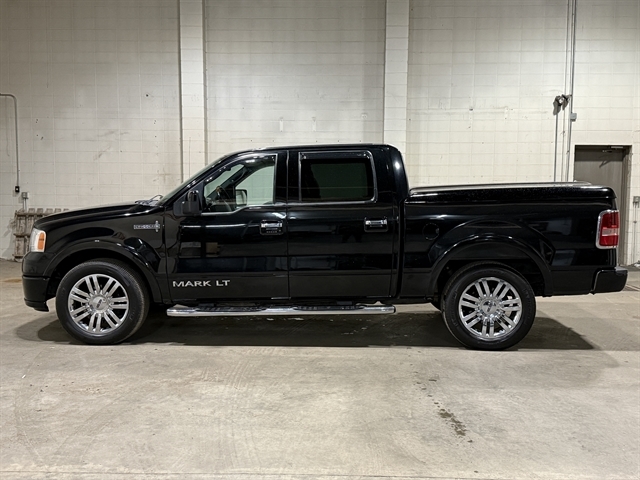 2008 Lincoln Mark LT photo 2