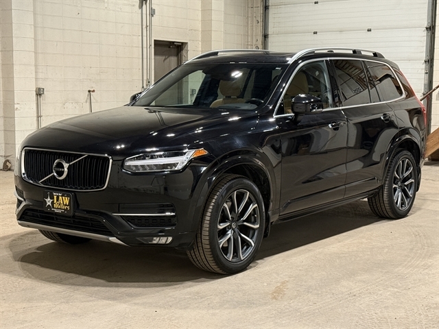 2016 Volvo XC90 T6 AWD Momentum's photo