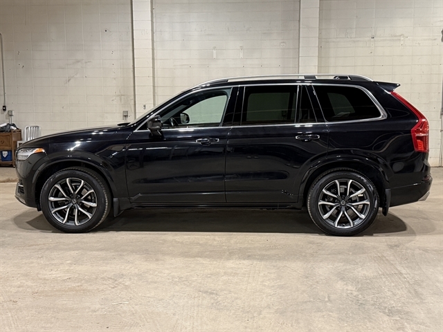 2016 Volvo XC90 T6 AWD Momentum's photo