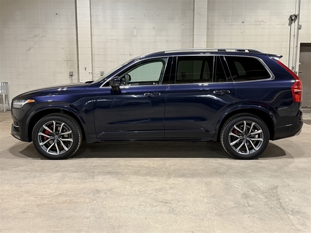 2016 Volvo XC90 T6 AWD Momentum's photo