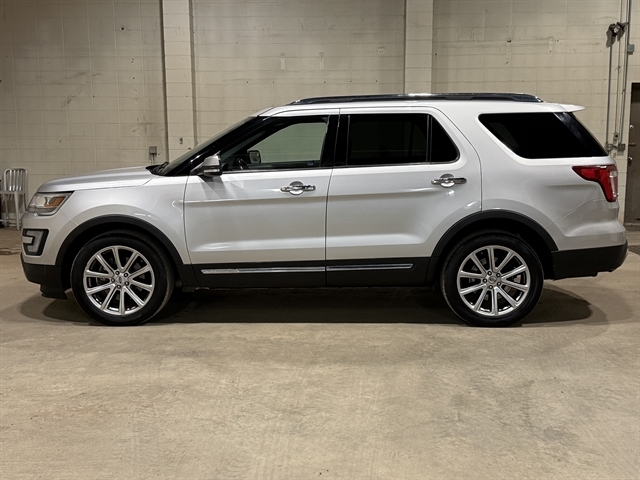 2017 Ford Explorer Limited 4WD's photo