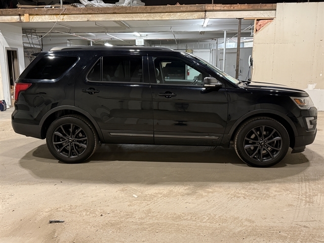 2017 Ford Explorer XLT - Photo 6