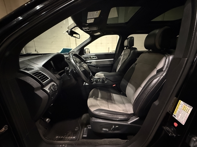 2017 Ford Explorer XLT - Photo 8