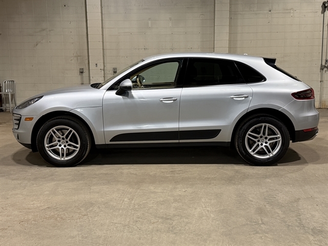2017 Porsche Macan -'s photo
