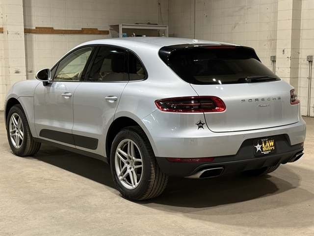 2017 Porsche Macan -'s photo