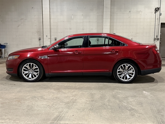2015 Ford Taurus Limited AWD's photo
