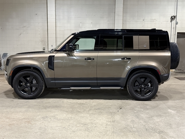 2020 Land Rover Defender First Edition's photo