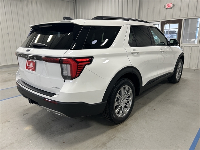 2026 Ford Explorer photo 2