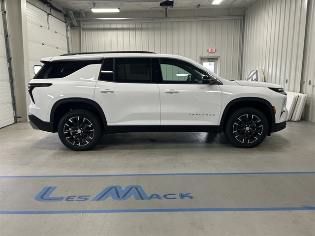 2026 Chevrolet Traverse photo 3
