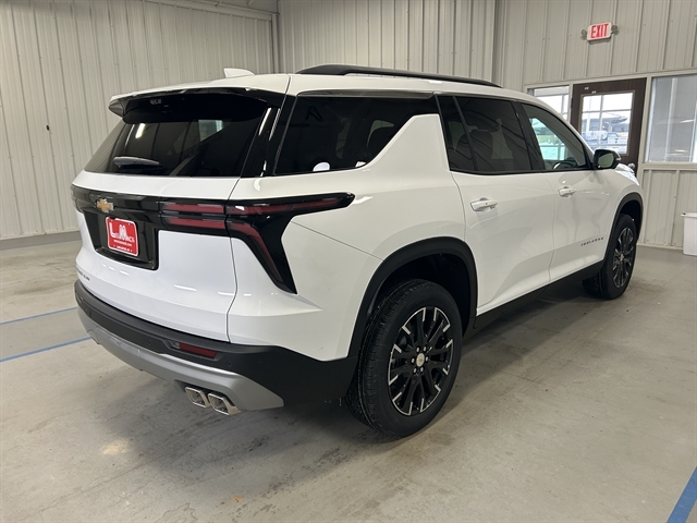 2026 Chevrolet Traverse photo 4