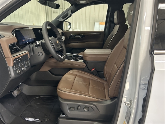 2026 Chevrolet Suburban High Country - Photo 16