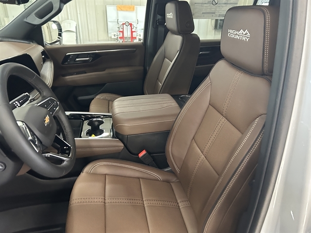 2026 Chevrolet Suburban High Country - Photo 17