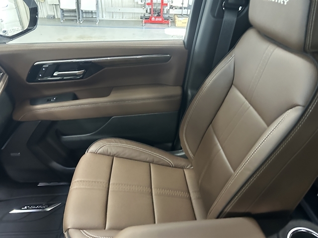 2026 Chevrolet Suburban High Country - Photo 18