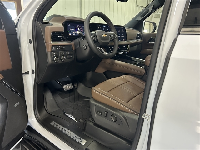 2026 Chevrolet Suburban High Country - Photo 24