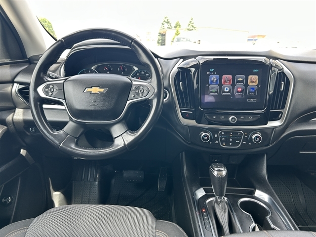Used 2018 Chevrolet Traverse 1LT with VIN 1GNEVGKW0JJ280135 for sale in Lancaster, WI