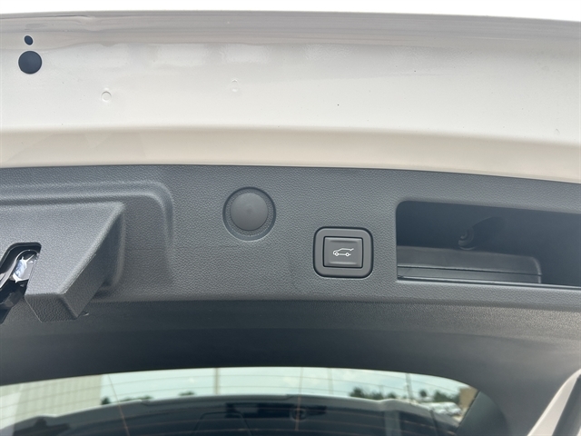 2027 Chevrolet Equinox LT - Photo 8