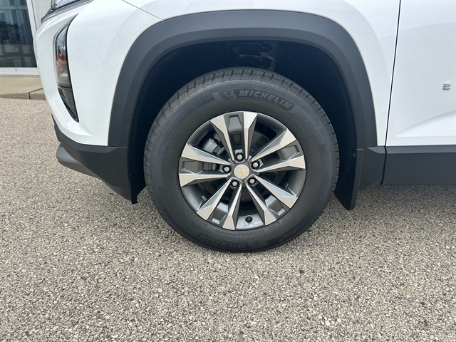 2027 Chevrolet Equinox LT - Photo 14