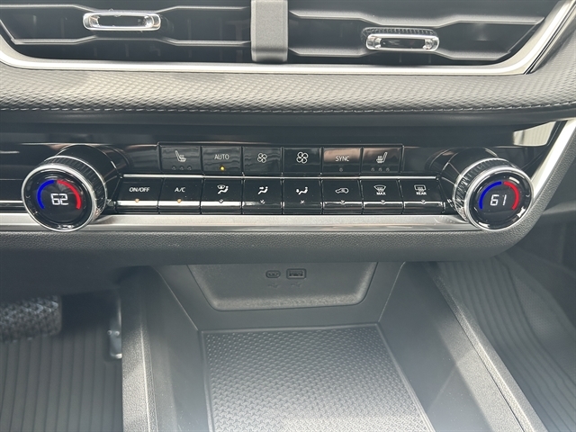 2027 Chevrolet Equinox LT - Photo 33