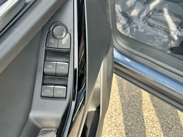 2027 Chevrolet Equinox RS - Photo 21