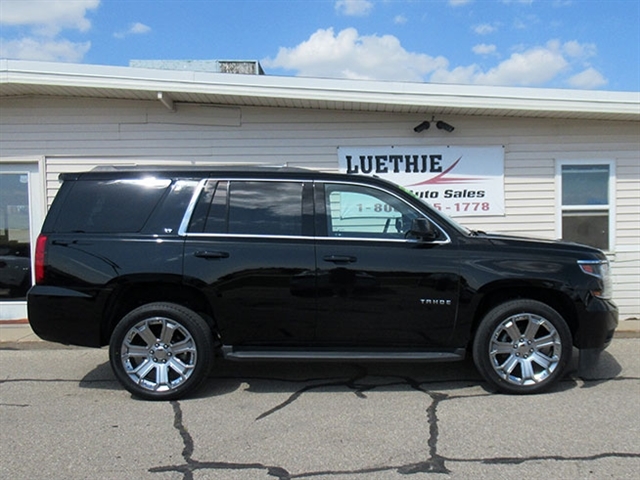 2017 Chevrolet Tahoe LT photo 2