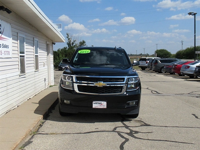 2017 Chevrolet Tahoe LT photo 4