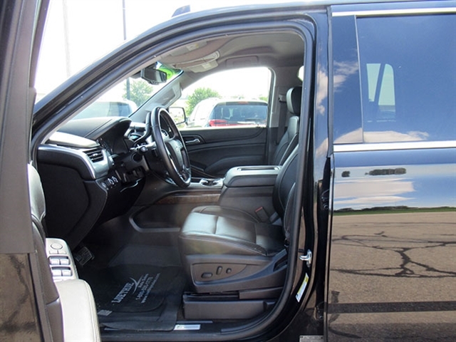 2017 Chevrolet Tahoe LT photo 12