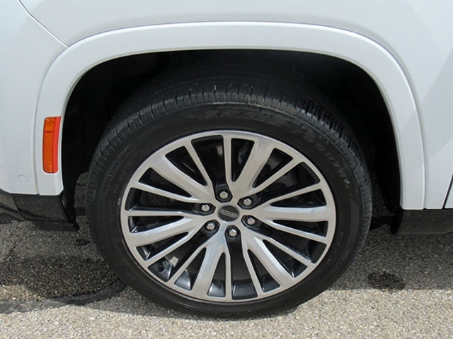 2024 Jeep Grand Wagoneer L Series III - Photo 13