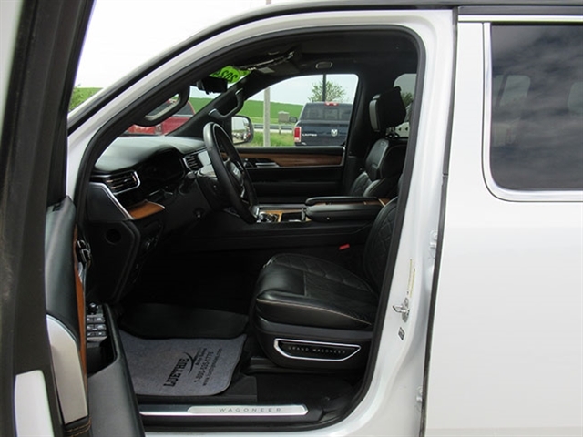 2024 Jeep Grand Wagoneer L Series III - Photo 14